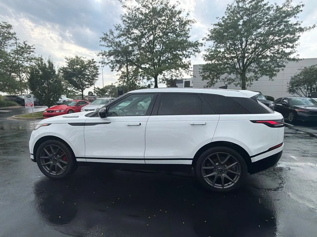 Used 2025 White Land Rover Dynamic HSE image 2