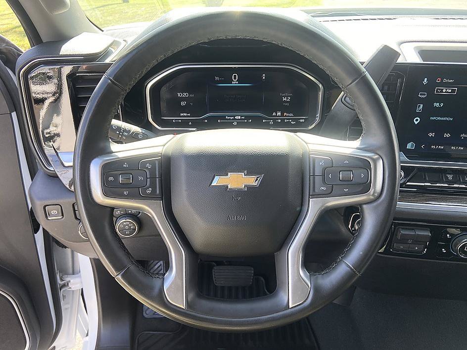 Used 2025 Summit White Chevrolet LT image 13