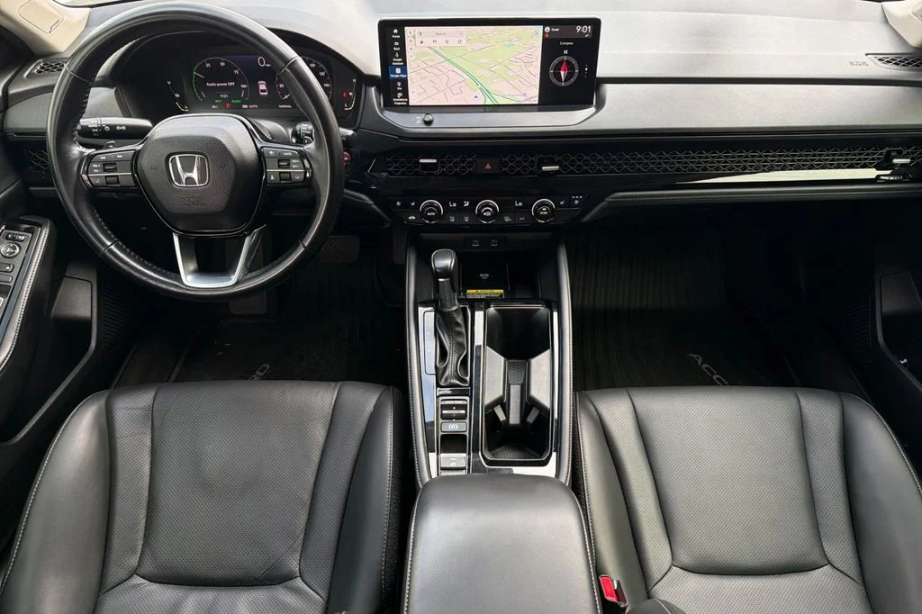 Used 2023 Platinum White Pearl Honda Touring image 15