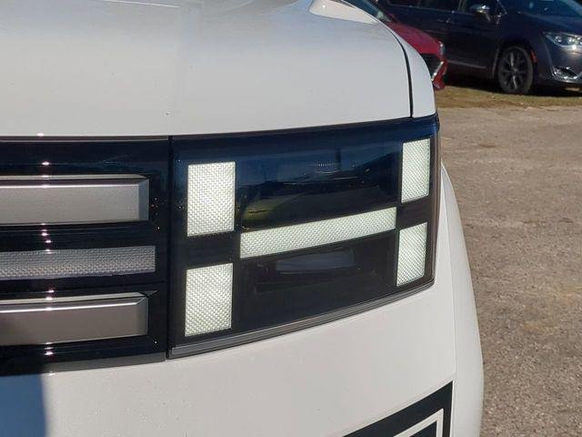 New 2026 White Hyundai SEL FWD image 10