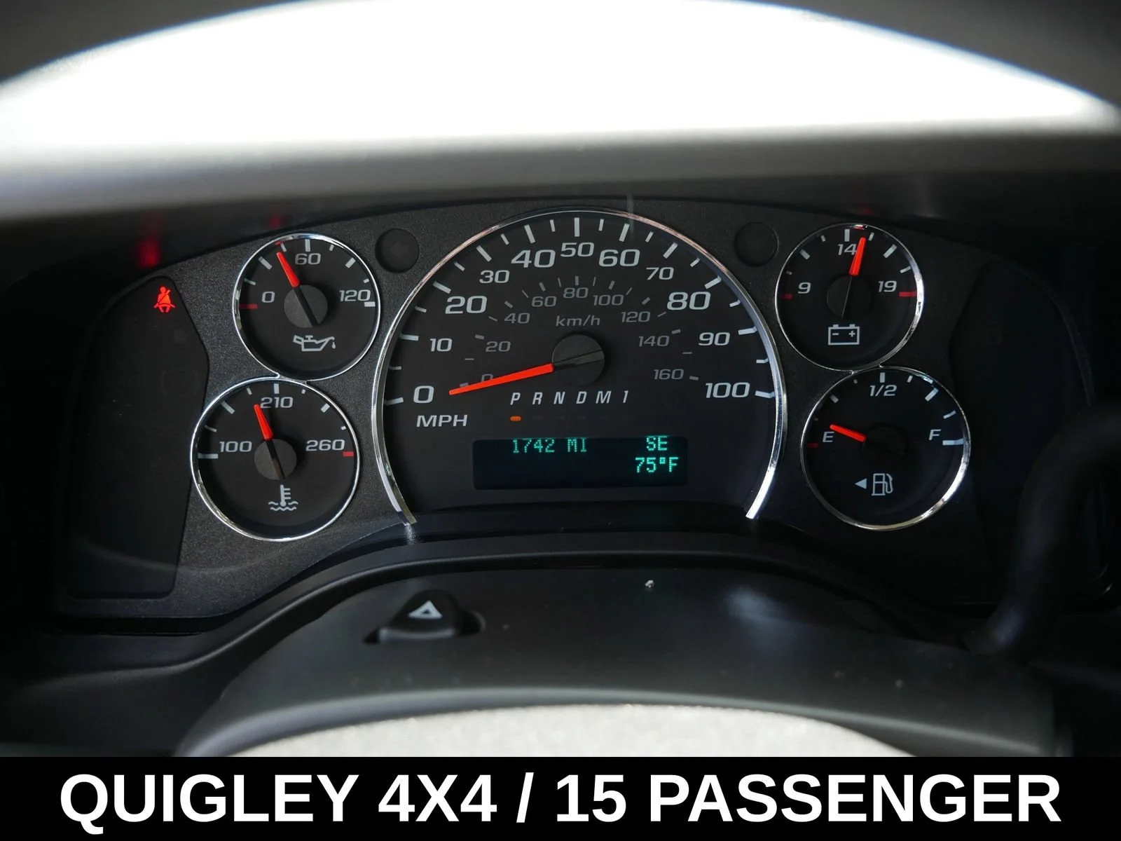 2024 Chevrolet Express Passenger LT - Photo 27