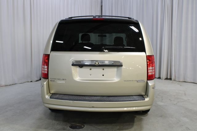 Used 2010 Gold Chrysler Touring image 21