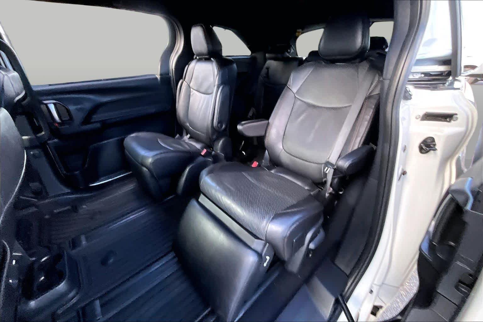 Used 2025 Wind Chill Pearl Toyota Limited image 18