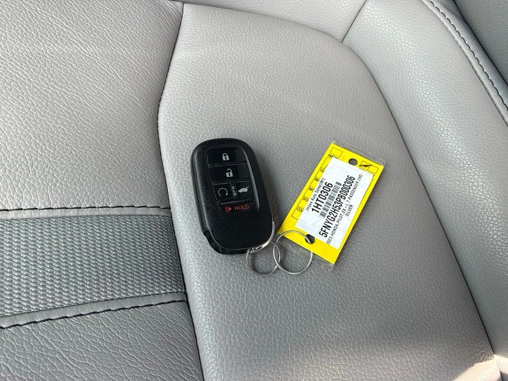 Used 2023 Silver Honda EX-L image 4