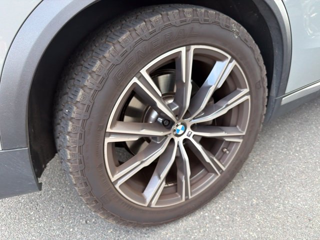 Used 2025  BMW xDrive40i image 9