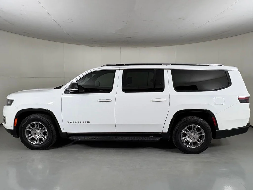 Used 2023 White Jeep Base image 5