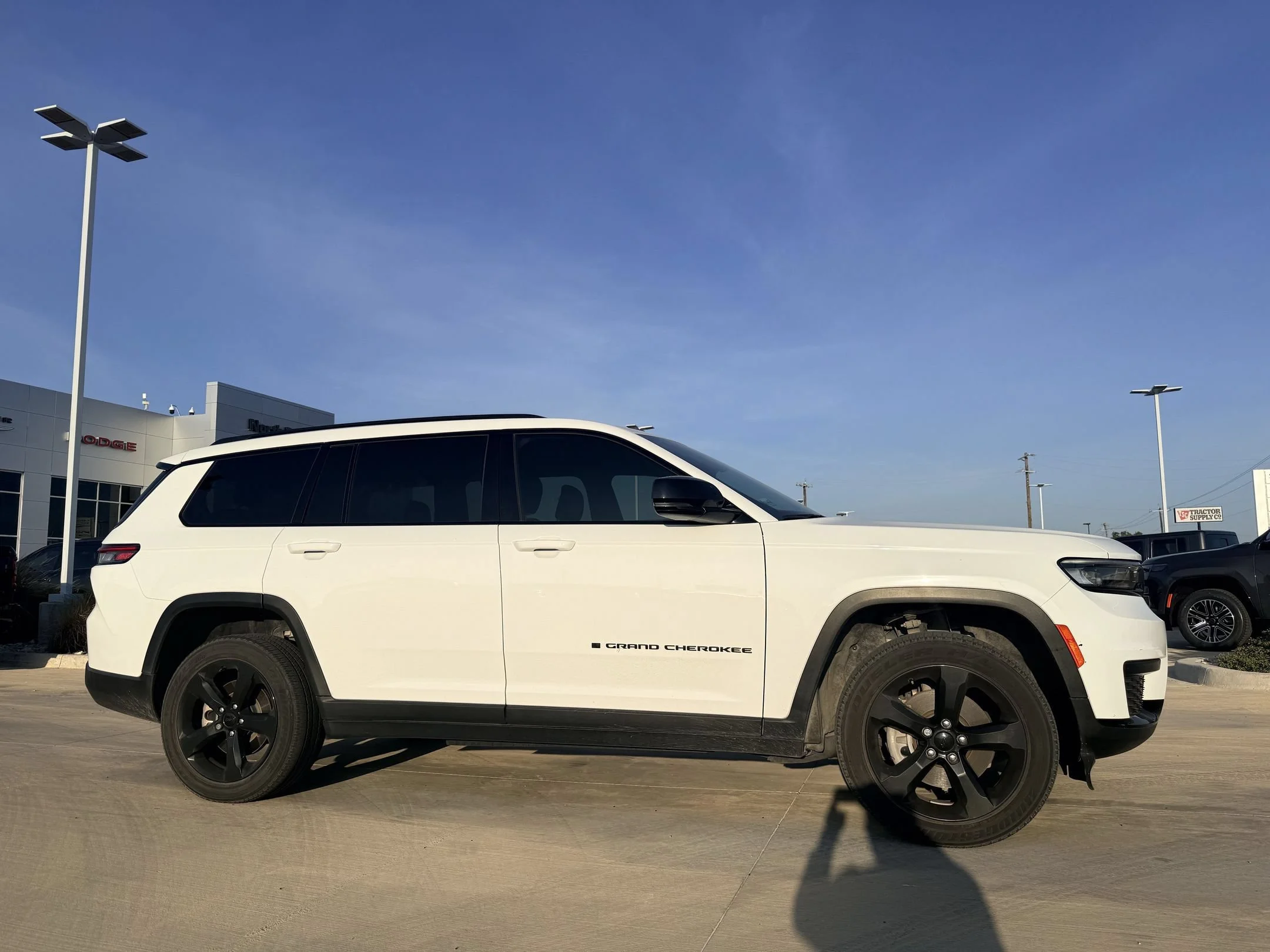 Used 2023 White Jeep Altitude image 2