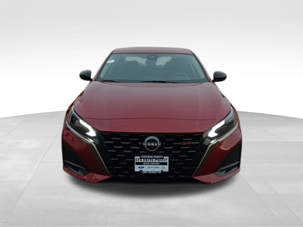 Used 2025 Scarlet Ember Nissan 2.5 SR image 9