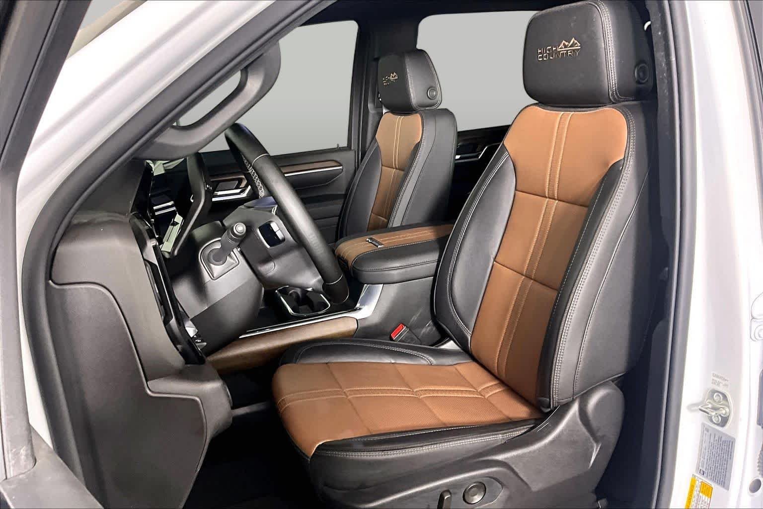 Used 2026 Summit White Chevrolet High Country image 8
