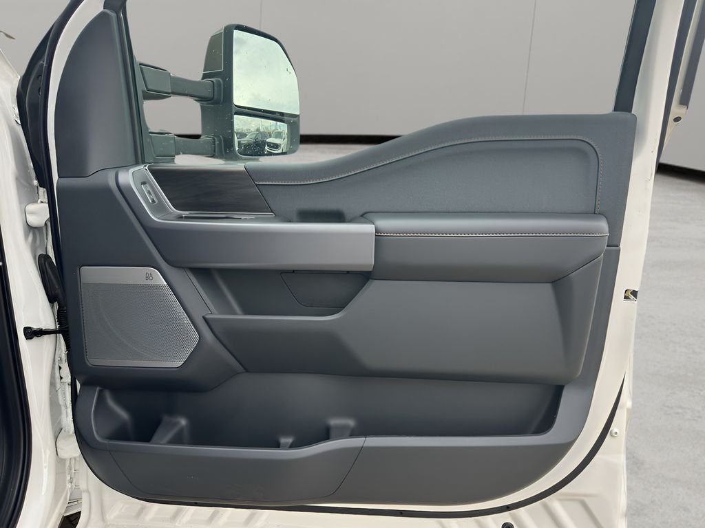 New 2025 Star White Metallic Tri-Coat Ford Lariat® image 33