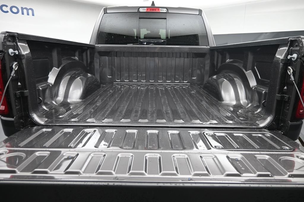 New 2026 Granite Crystal Metallic Clear-Coat Exterior Paint RAM Laramie image 11
