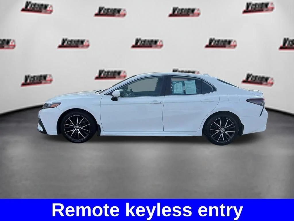 2023 Toyota Camry SE - Photo 9