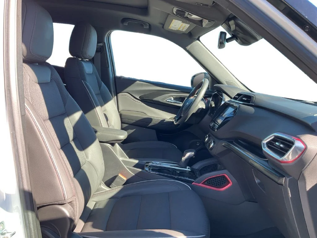 Used 2023 IRIDESCENT PEARL TRICOAT Chevrolet RS image 26