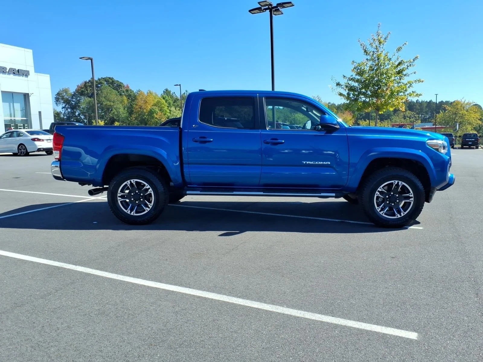 Used 2017 Blazing Blue Pearl Toyota SR5 image 10
