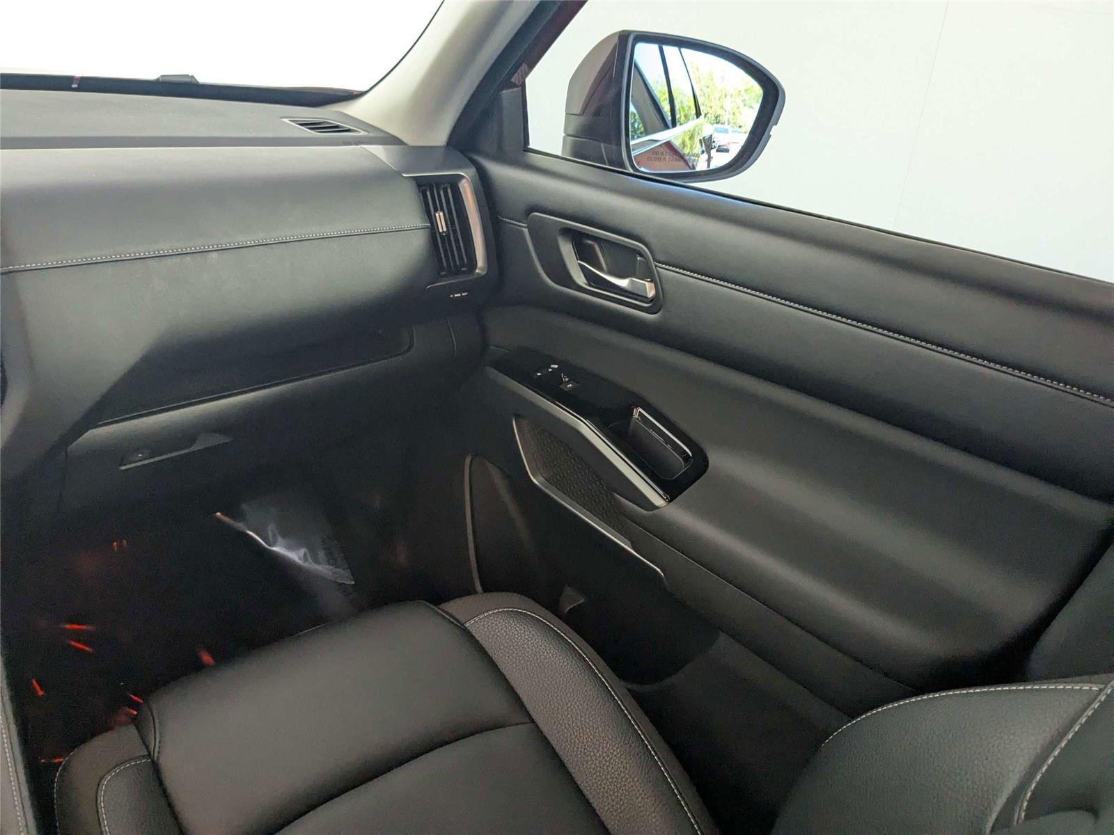 Used 2023 Scarlet Ember Tintcoat Nissan SL image 36