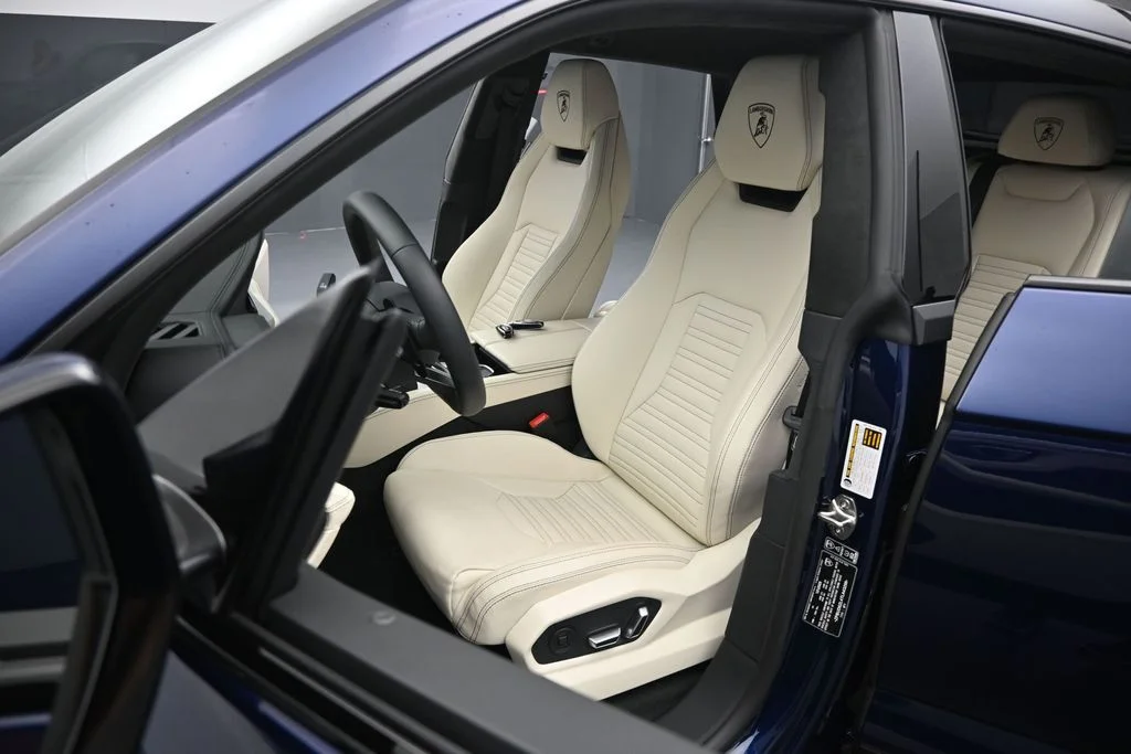 Used 2026 Blue Lamborghini SE image 7