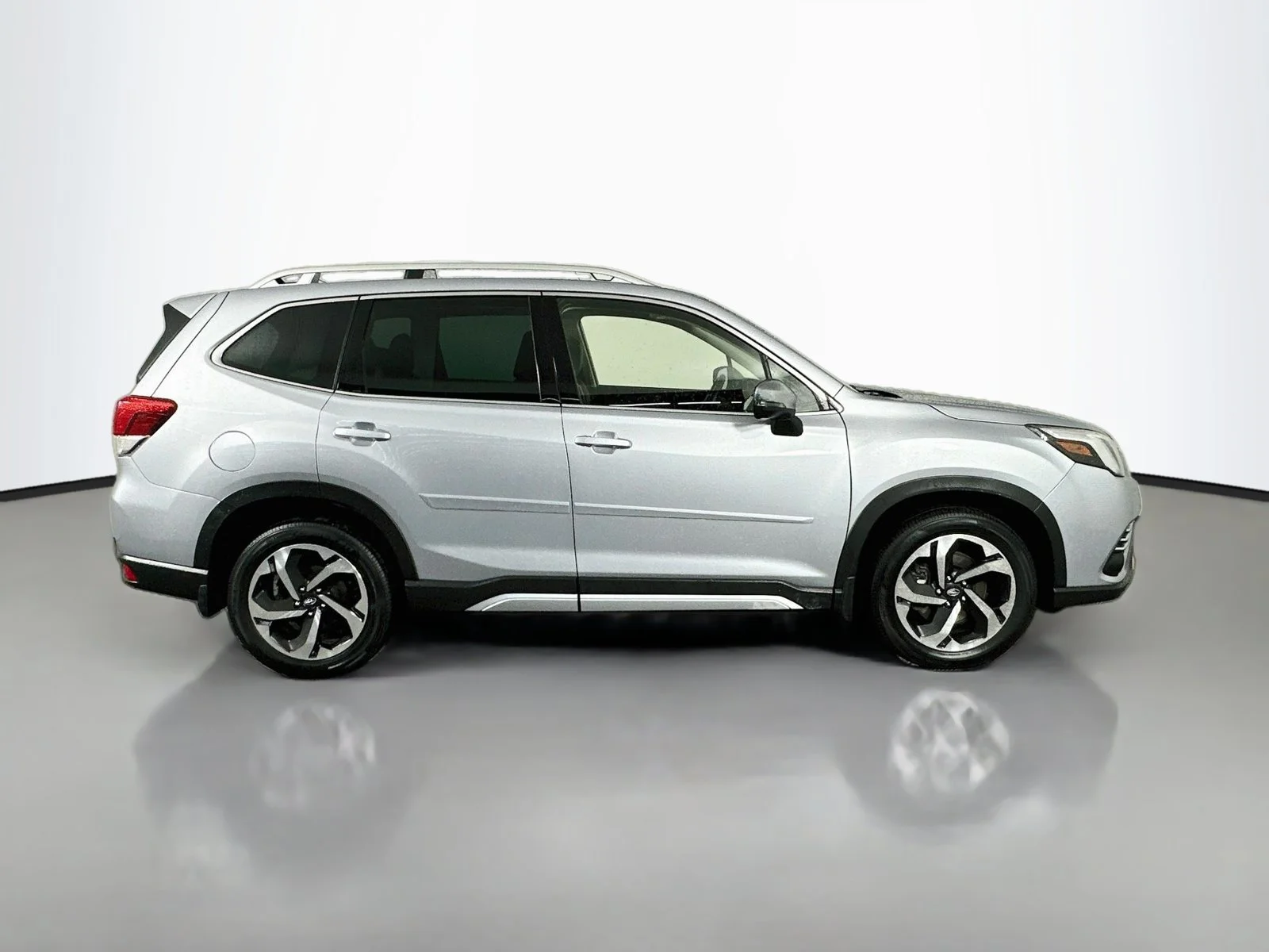 Used 2023 Ice Silver Metallic Subaru Touring image 8