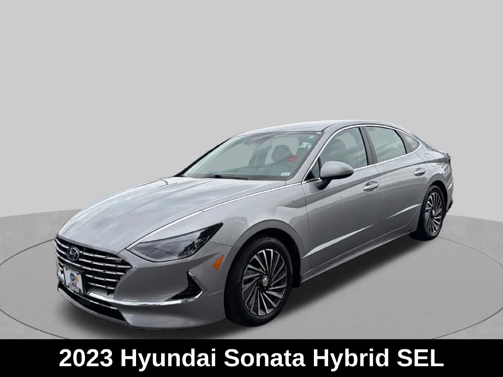 Used 2023 Silver Hyundai SEL image 3