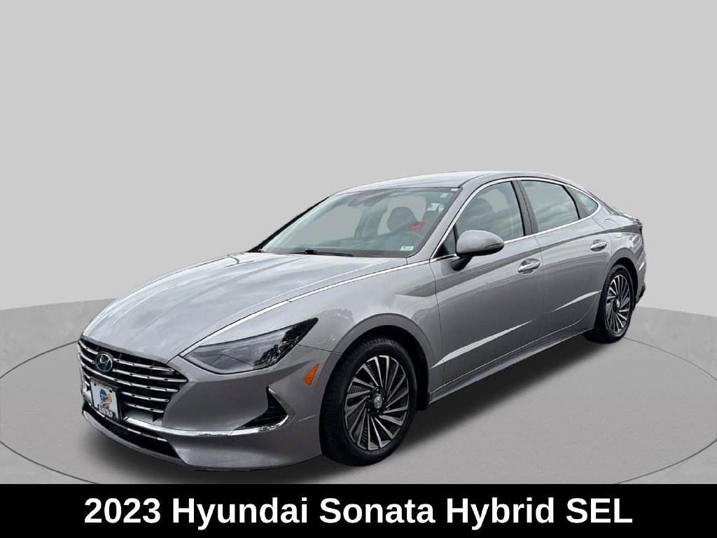 Used 2023 Silver Hyundai SEL image 3