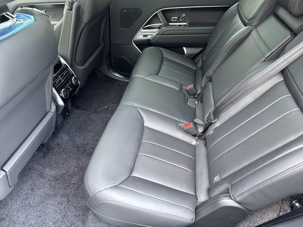 New 2026 Santorini Black Land Rover SE image 17