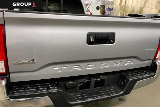 Certified Used 2017 SILVER ME Toyota  image 29