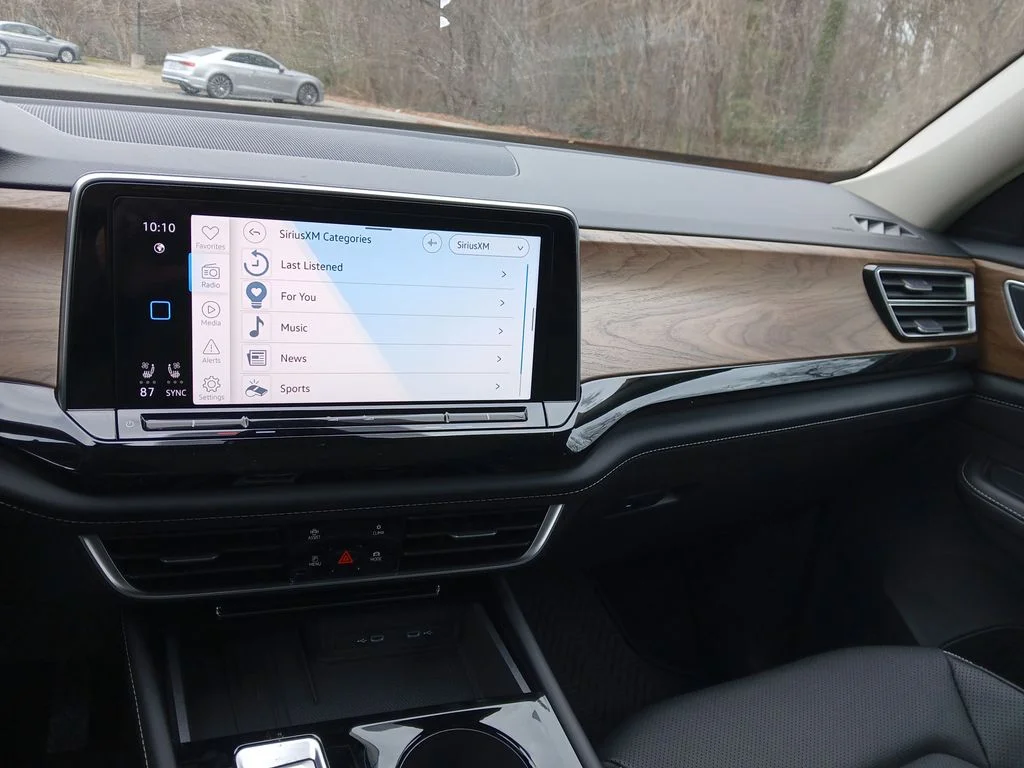 New 2026 White Volkswagen 2.0T SE w/Technology image 17