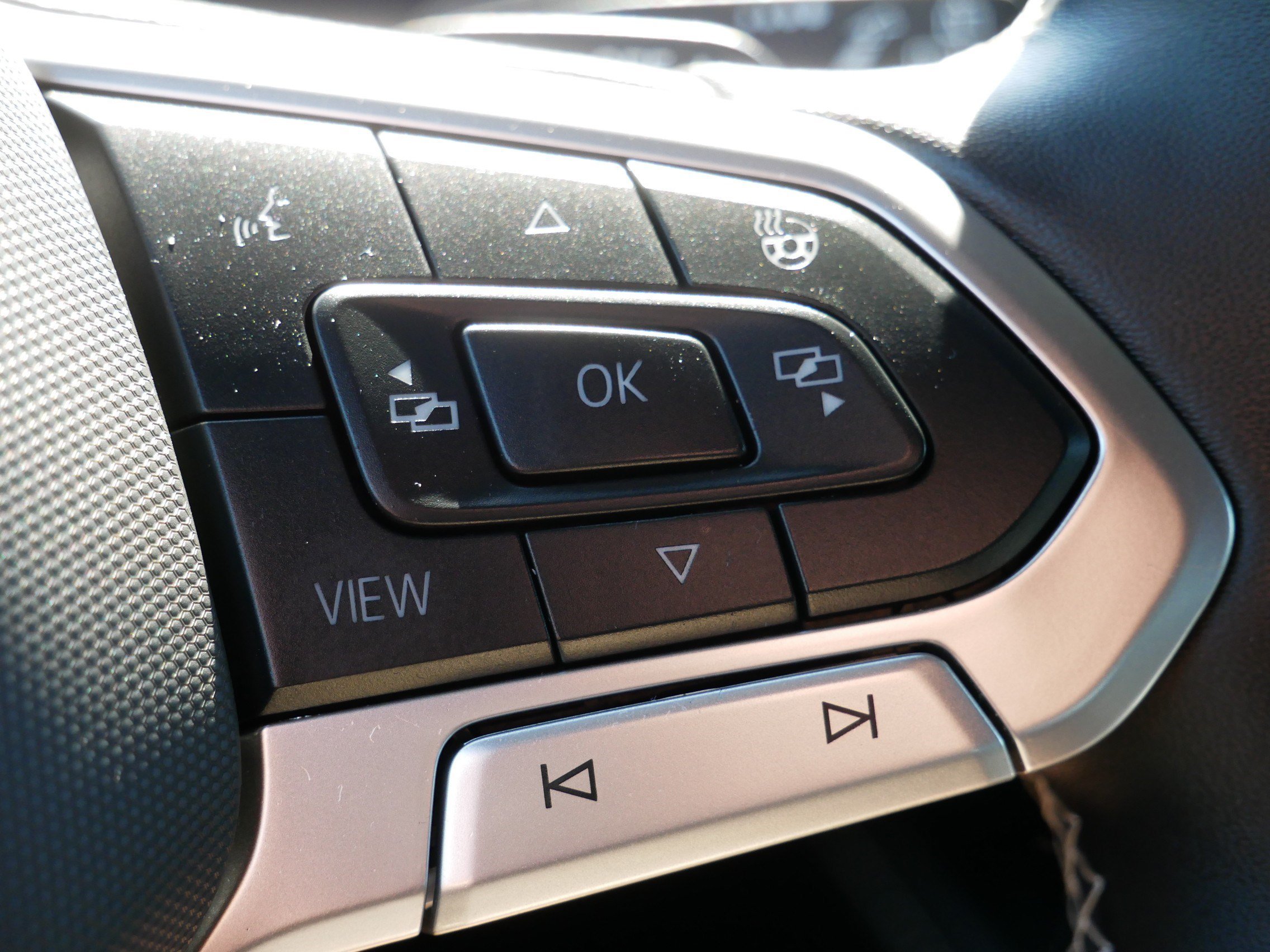 2024 Volkswagen Atlas Cross Sport SE w/Tech - Photo 28