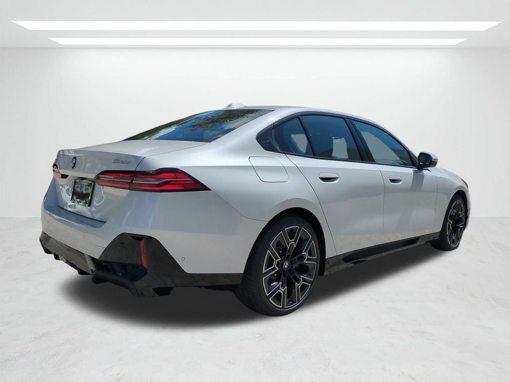 New 2027 Mineral White Metallic BMW 530i xDrive image 4