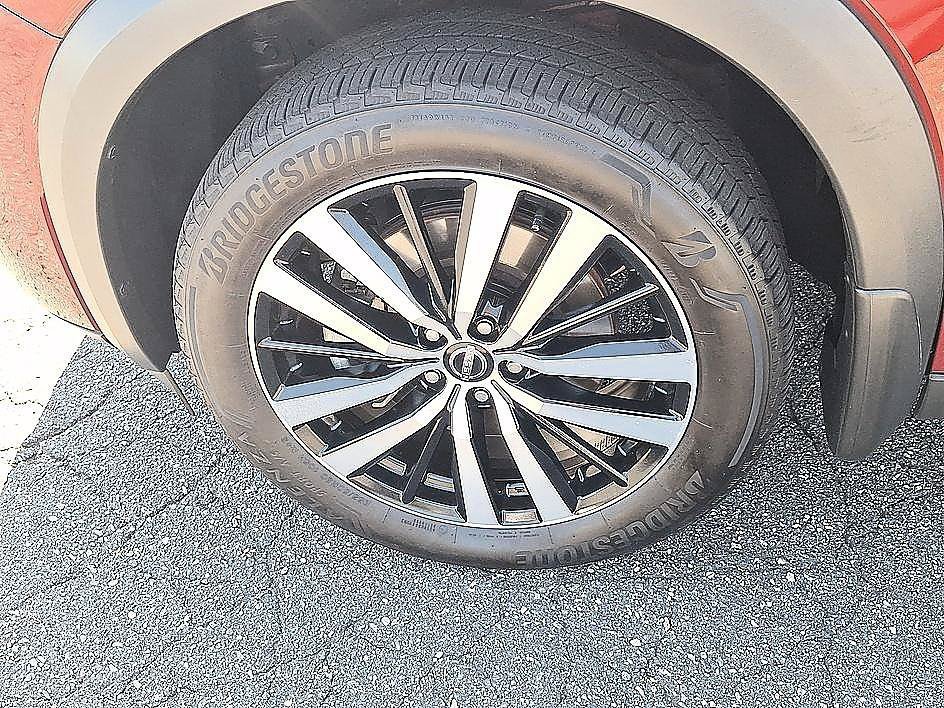 Used 2025 Scarlet Ember Tintcoat Nissan Platinum image 8