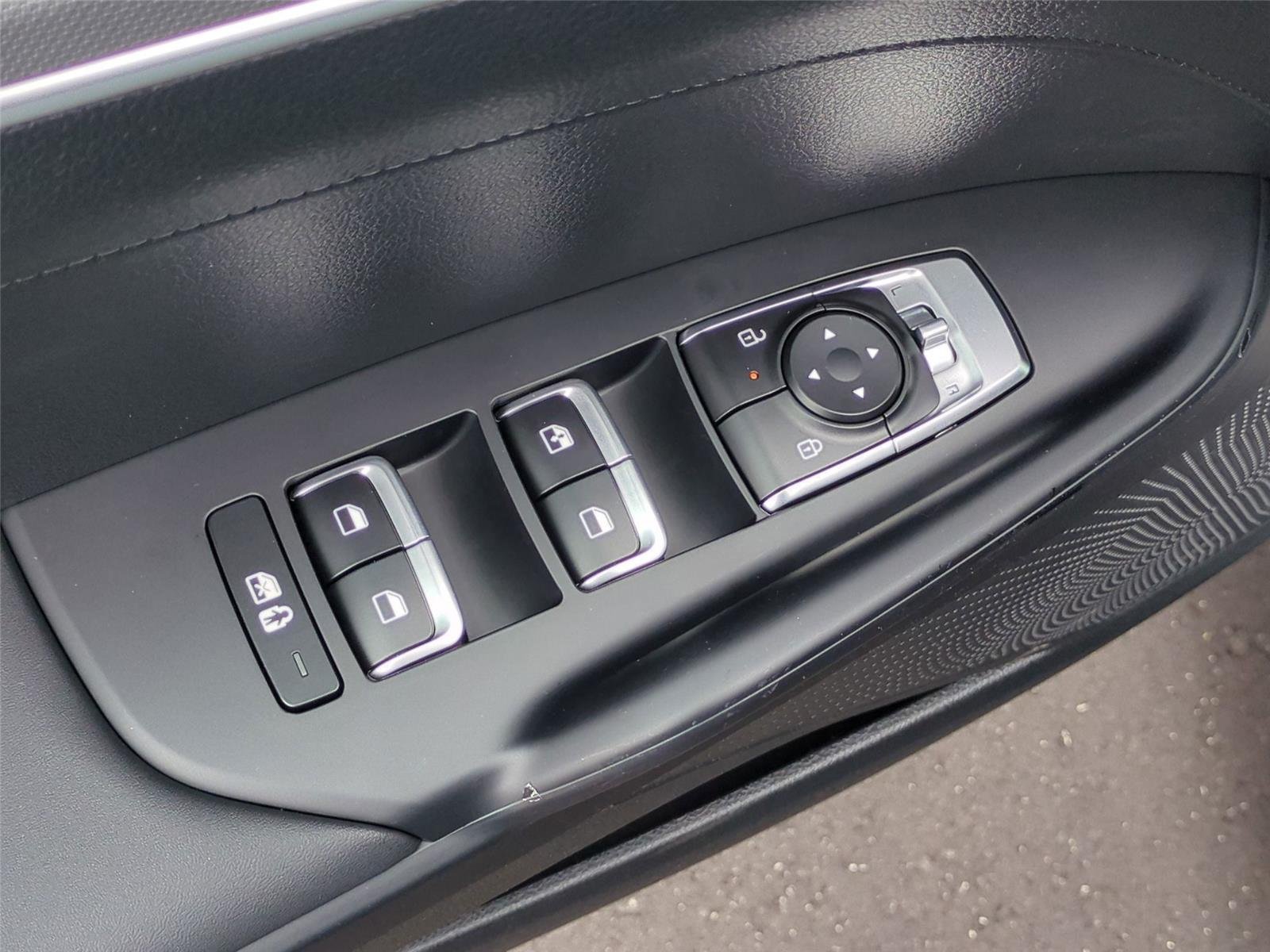 New 2026 Aurora Black Pearl Kia LXS image 16
