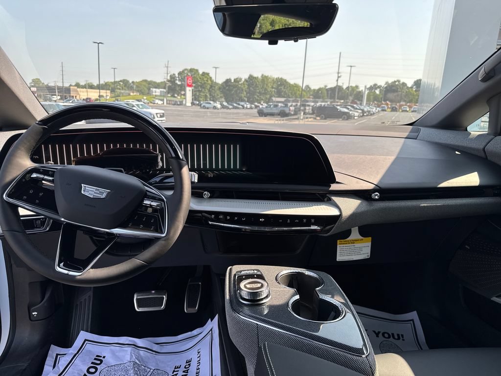 2027 Cadillac OPTIQ Luxury - Photo 17