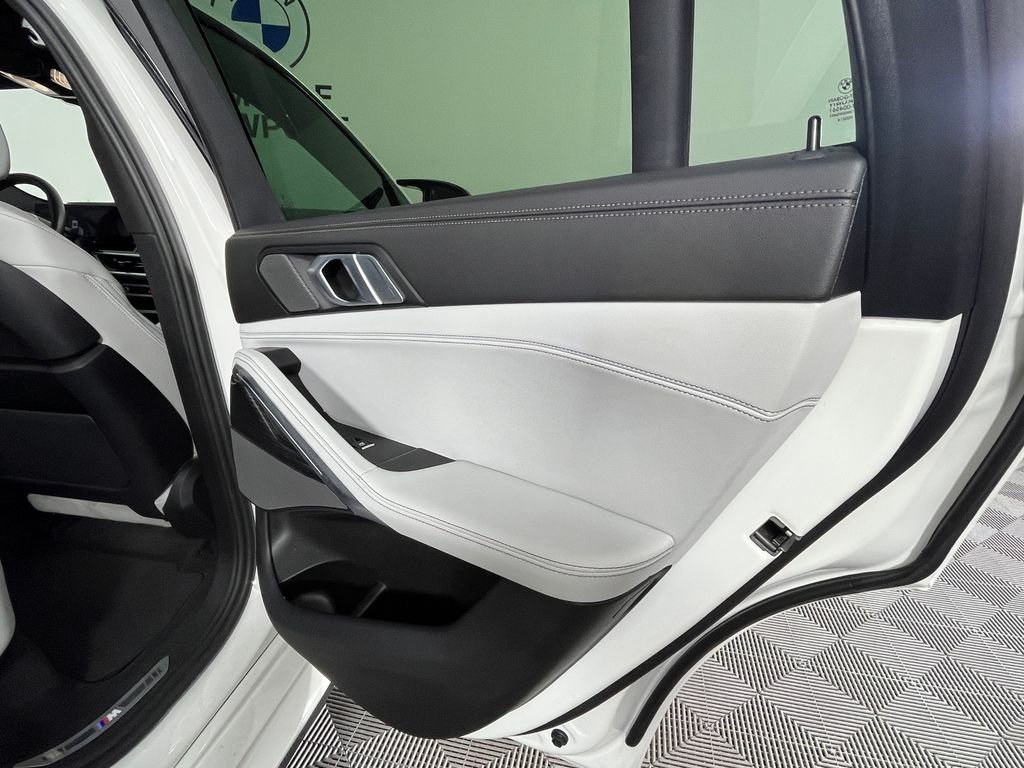 Used 2024 White BMW M60i image 26