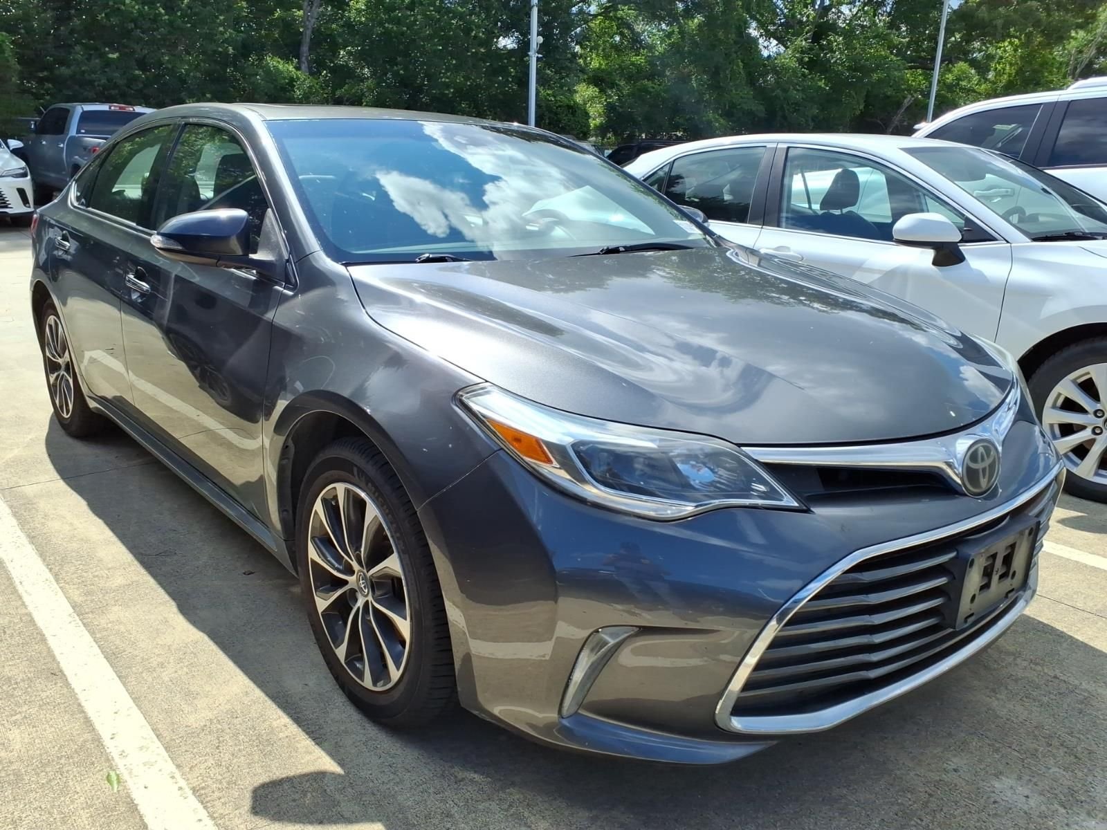 2017 Toyota Avalon XLE Premium's photo
