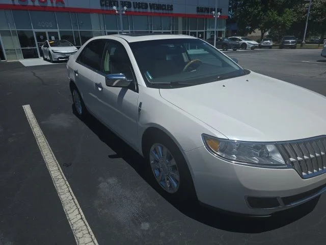 Used 2011 White Lincoln Base image 11
