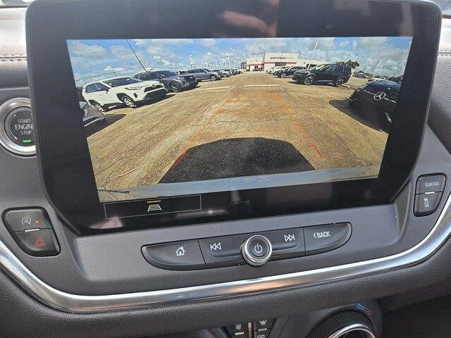Used 2025 Summit White Chevrolet LT image 18