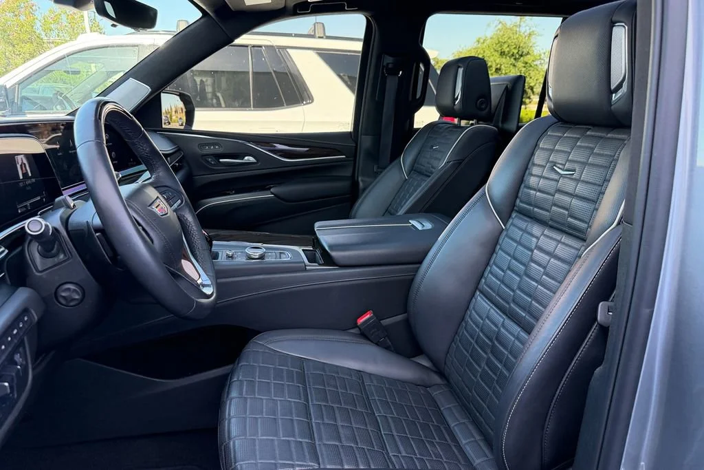 Used 2024 Argent Silver Metallic Cadillac Sport Platinum image 11