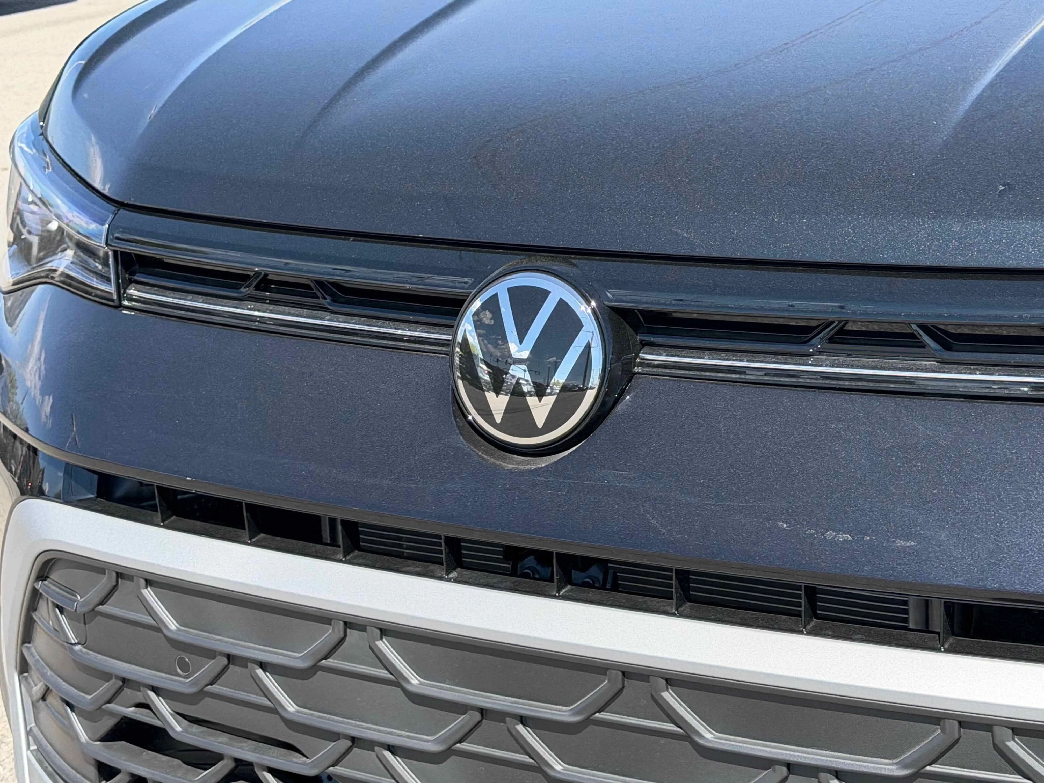 New 2026 Deep Black Volkswagen SE image 11