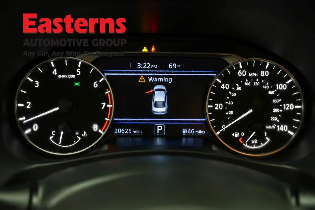 Used 2023 Silver Nissan 2.5 SV image 18