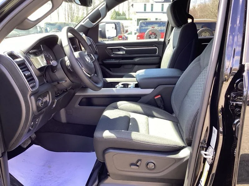 New 2026 Diamond Black Crystal Pearl-Coat Exterior Paint RAM Big Horn/Lone Star image 26