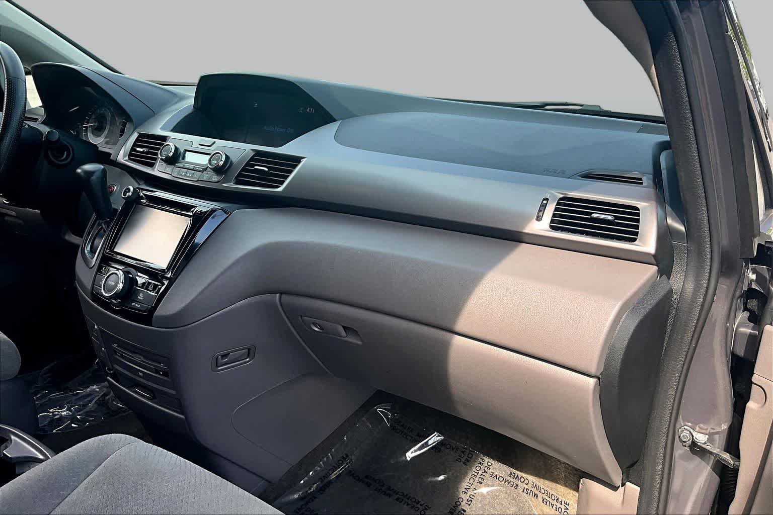Used 2016 Modern Steel Metallic Honda SE image 18