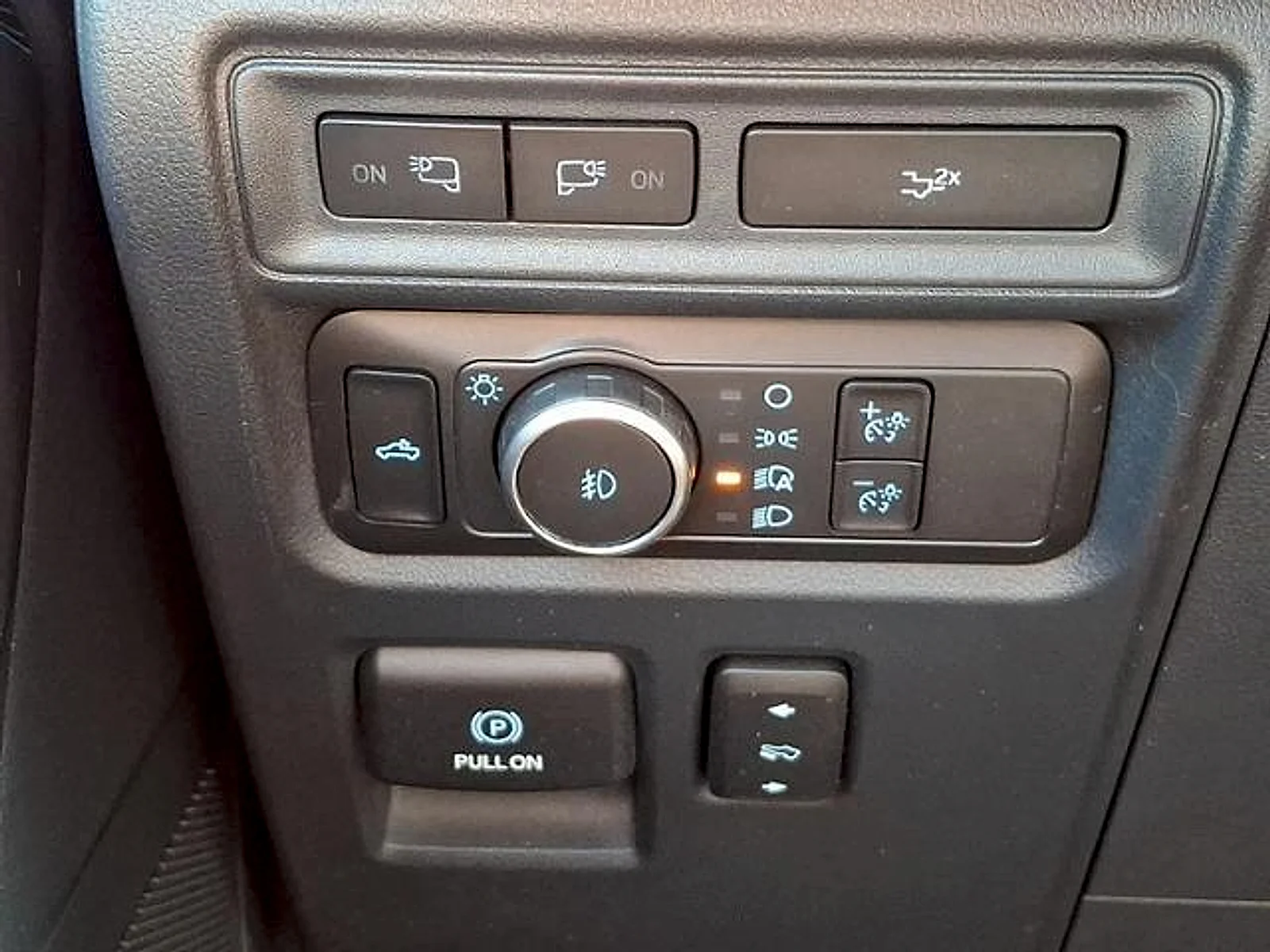 Used 2022 Oxford White Ford XLT image 23