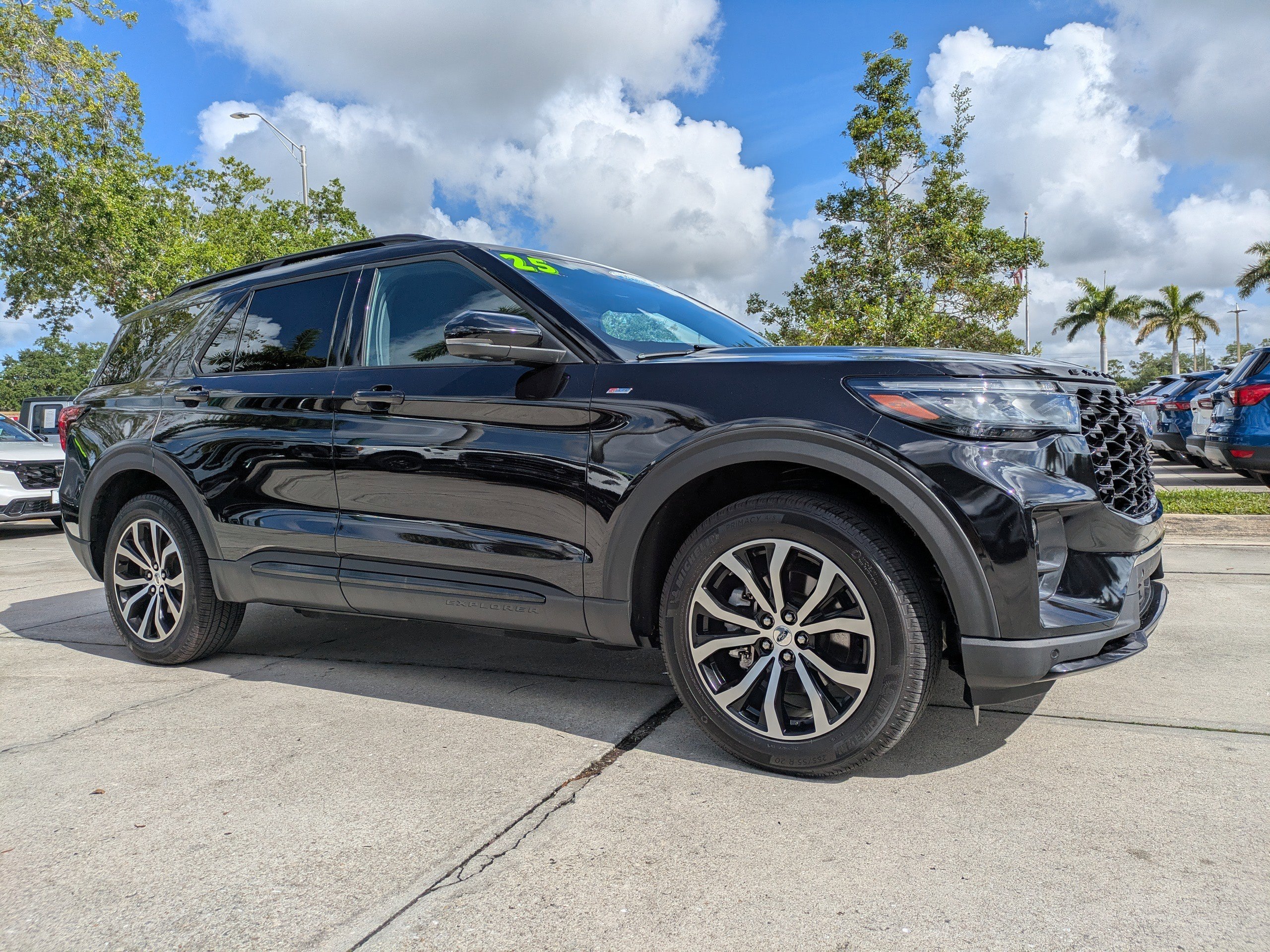 2025 Ford Explorer ST-LINE 4WD (PL535)'s photo