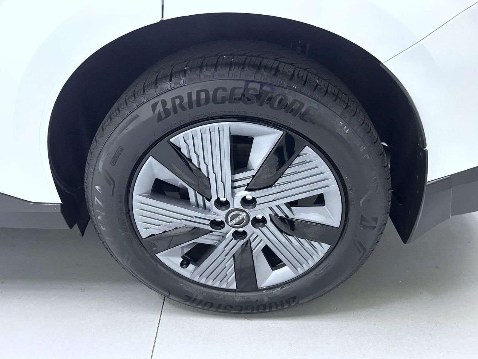 Certified Used 2025 White Nissan SL image 22