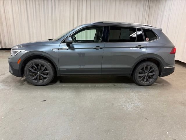 Used 2022 Silver Volkswagen SE image 9