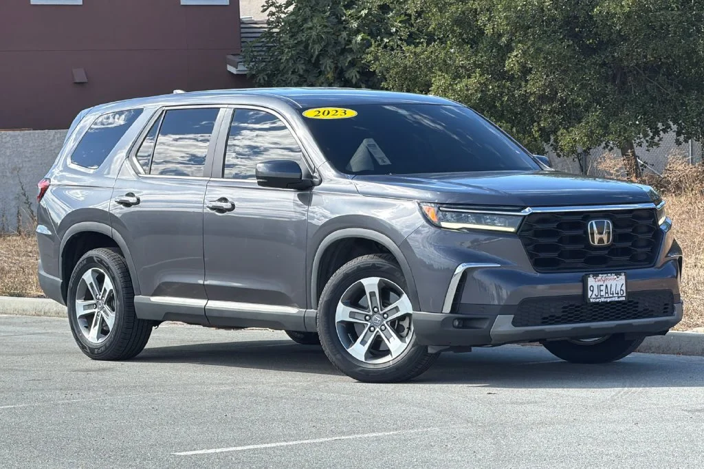 Used 2023 Modern Steel Metallic Honda EX-L image 2