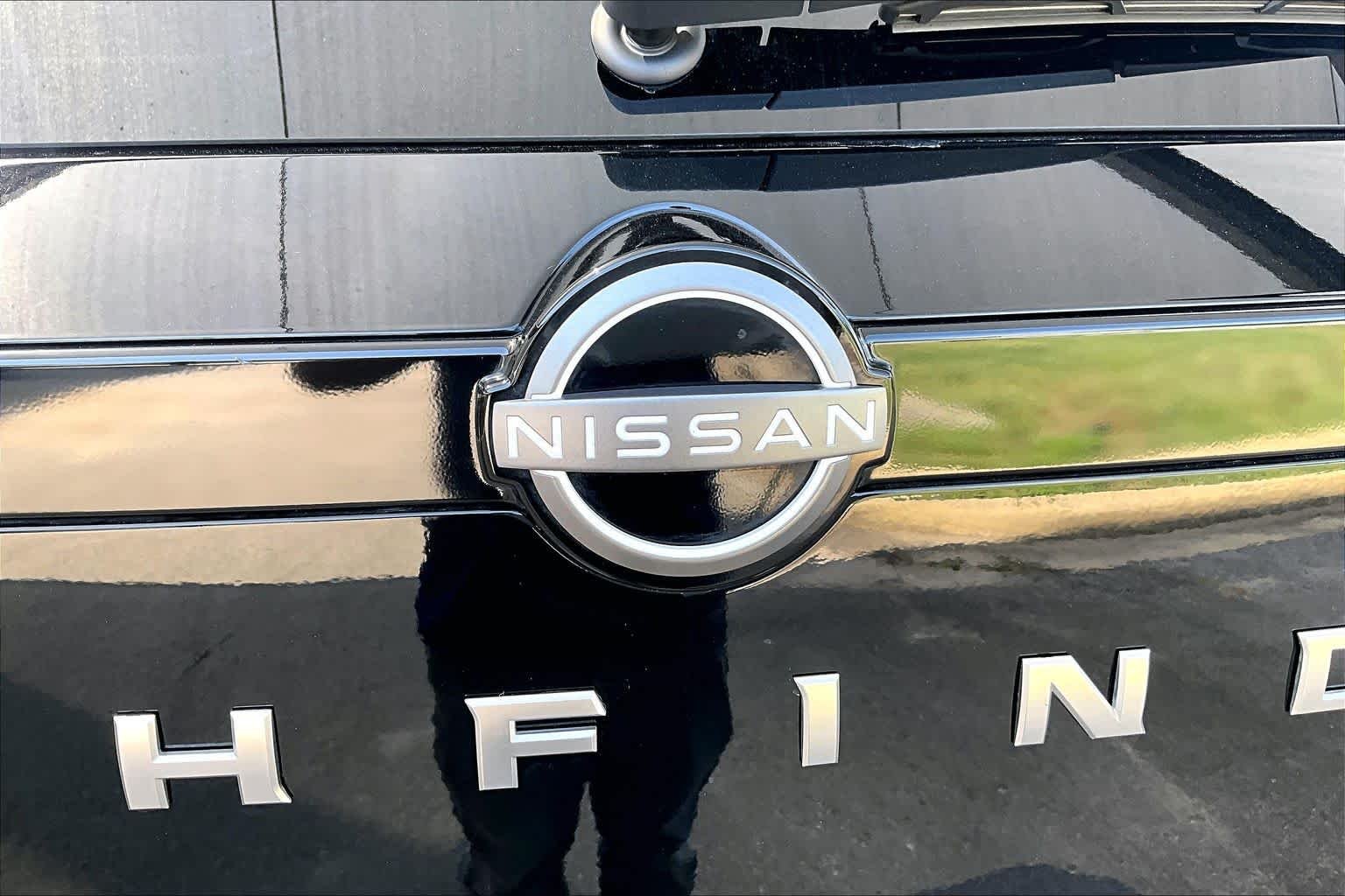 Used 2025 Super Black Nissan SV image 30