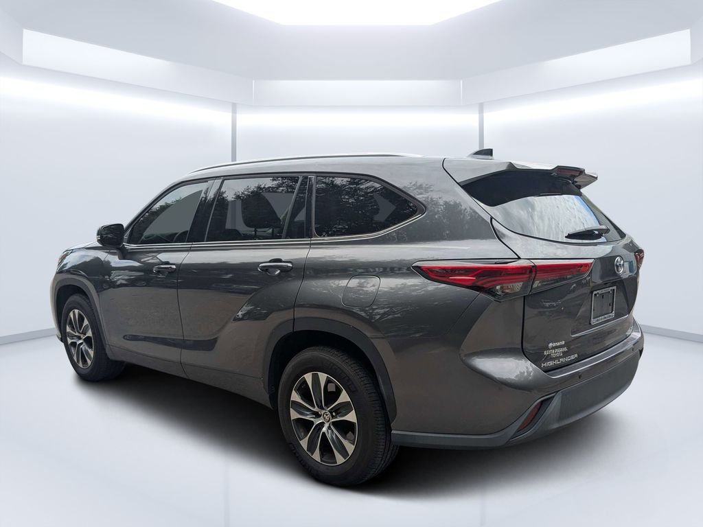 Used 2022 Gray Toyota XLE image 6