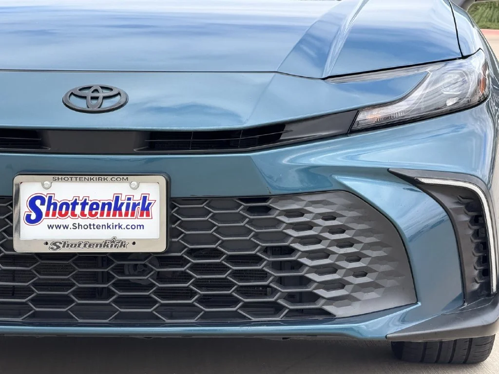 Used 2025  Toyota SE image 8