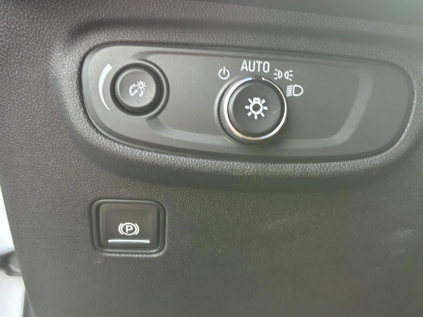 Used 2023 Summit White GMC SLE image 11