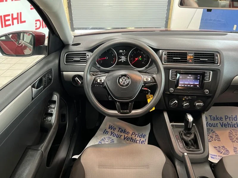 Used 2018  Volkswagen 1.4T S image 29